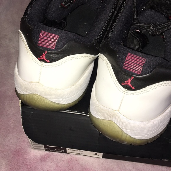 Air Jordan 11 Low - Picture 2 of 4